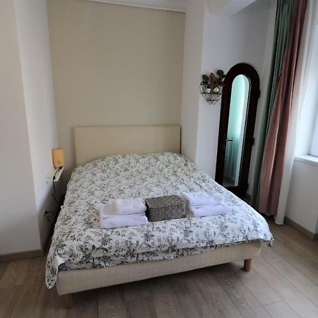 Lovely City Center Apartment - Free Minibar Букурещ Екстериор снимка