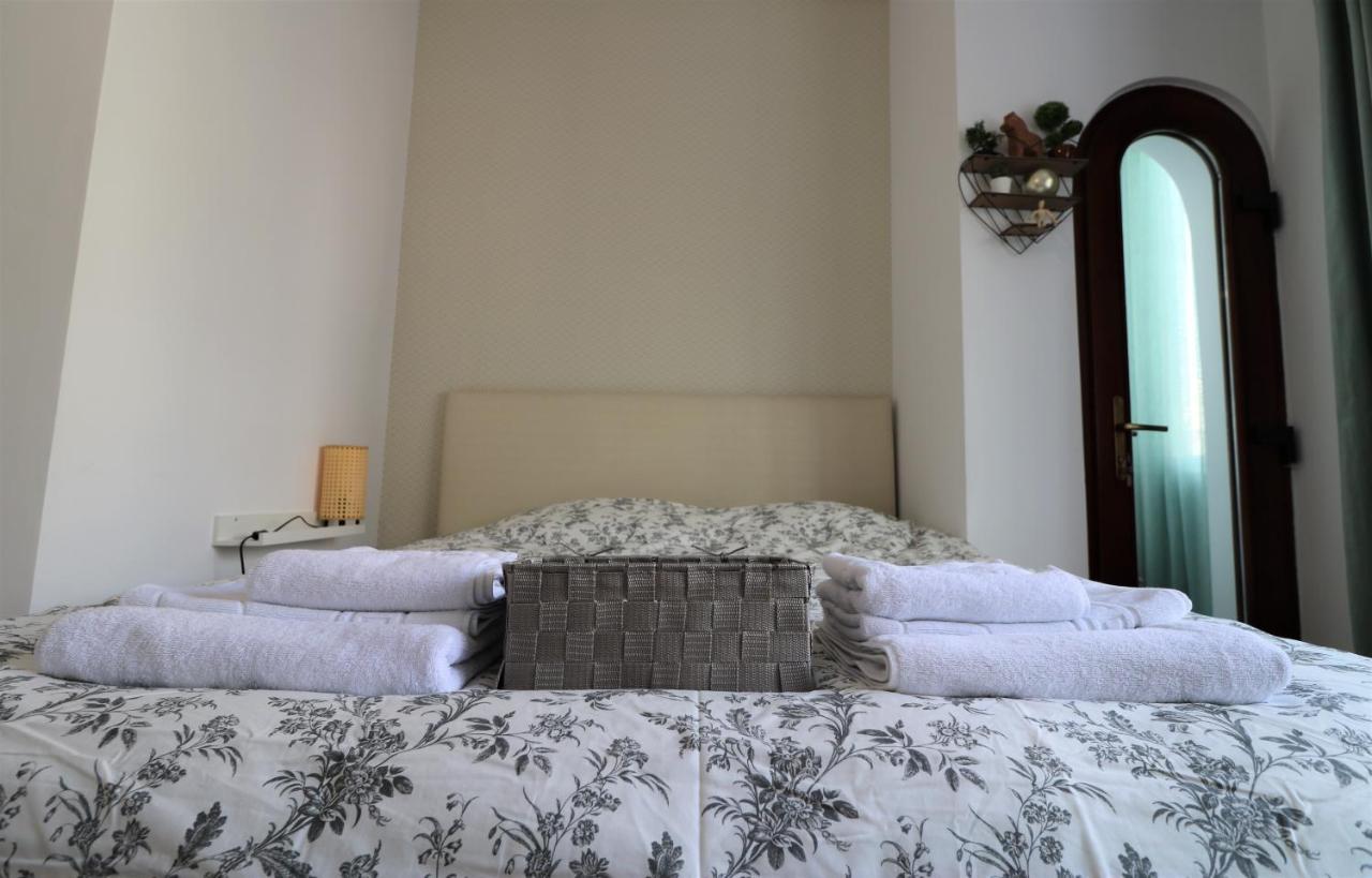 Lovely City Center Apartment - Free Minibar Букурещ Екстериор снимка