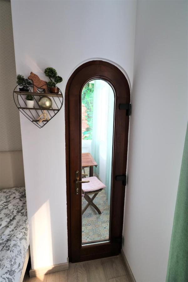 Lovely City Center Apartment - Free Minibar Букурещ Екстериор снимка