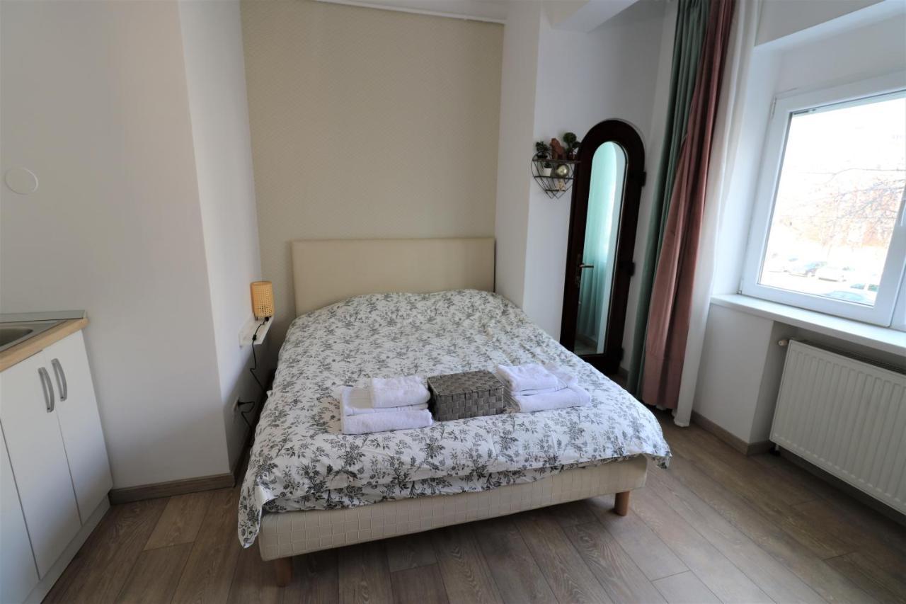 Lovely City Center Apartment - Free Minibar Букурещ Екстериор снимка