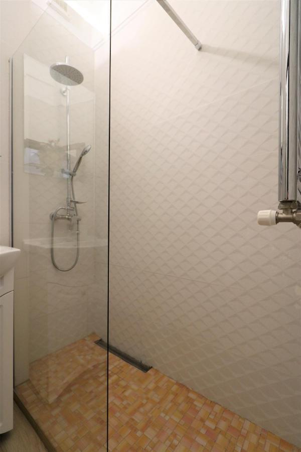 Lovely City Center Apartment - Free Minibar Букурещ Екстериор снимка